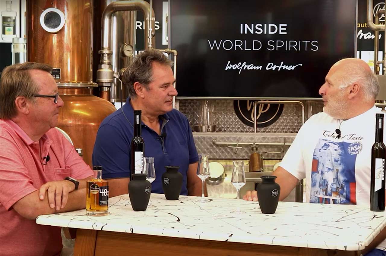 100% Destillate: Manfred Wöhrers Meisterwerke der Mandarinen- und Weichsel-Destillate | Inside World Spirits