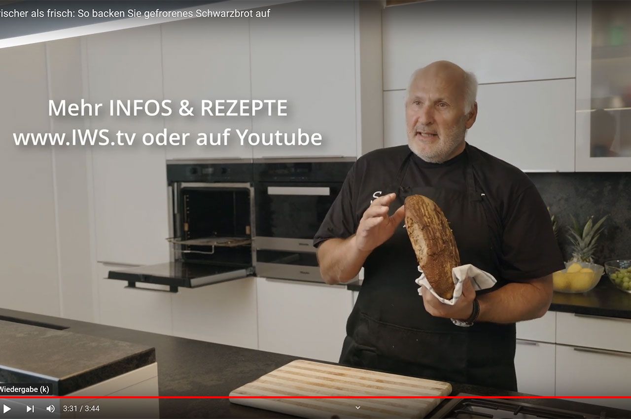 Gefrorenes Schwarz-Brot aufbacken